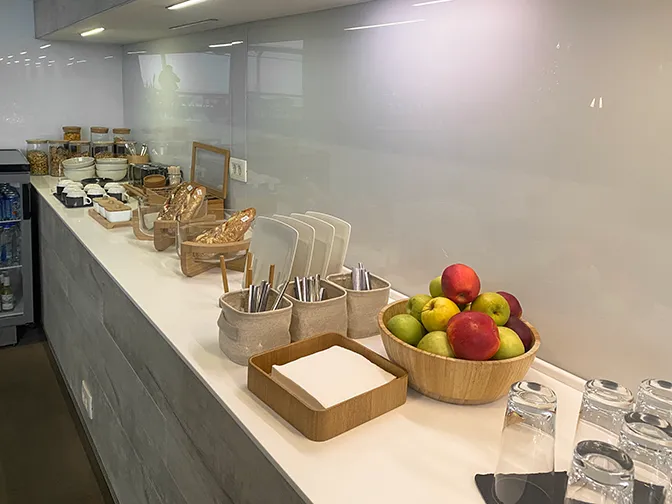 CIP LOUNGE INTERNATIONAL TERMINAL, Аэропорт Приштины имени Адема Яшари: фото 2 из 3