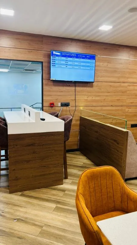The Airr Lounge And Bar, Аэропорт имени Бхимрао Рамджи Амбедкара: фото 1 из 3