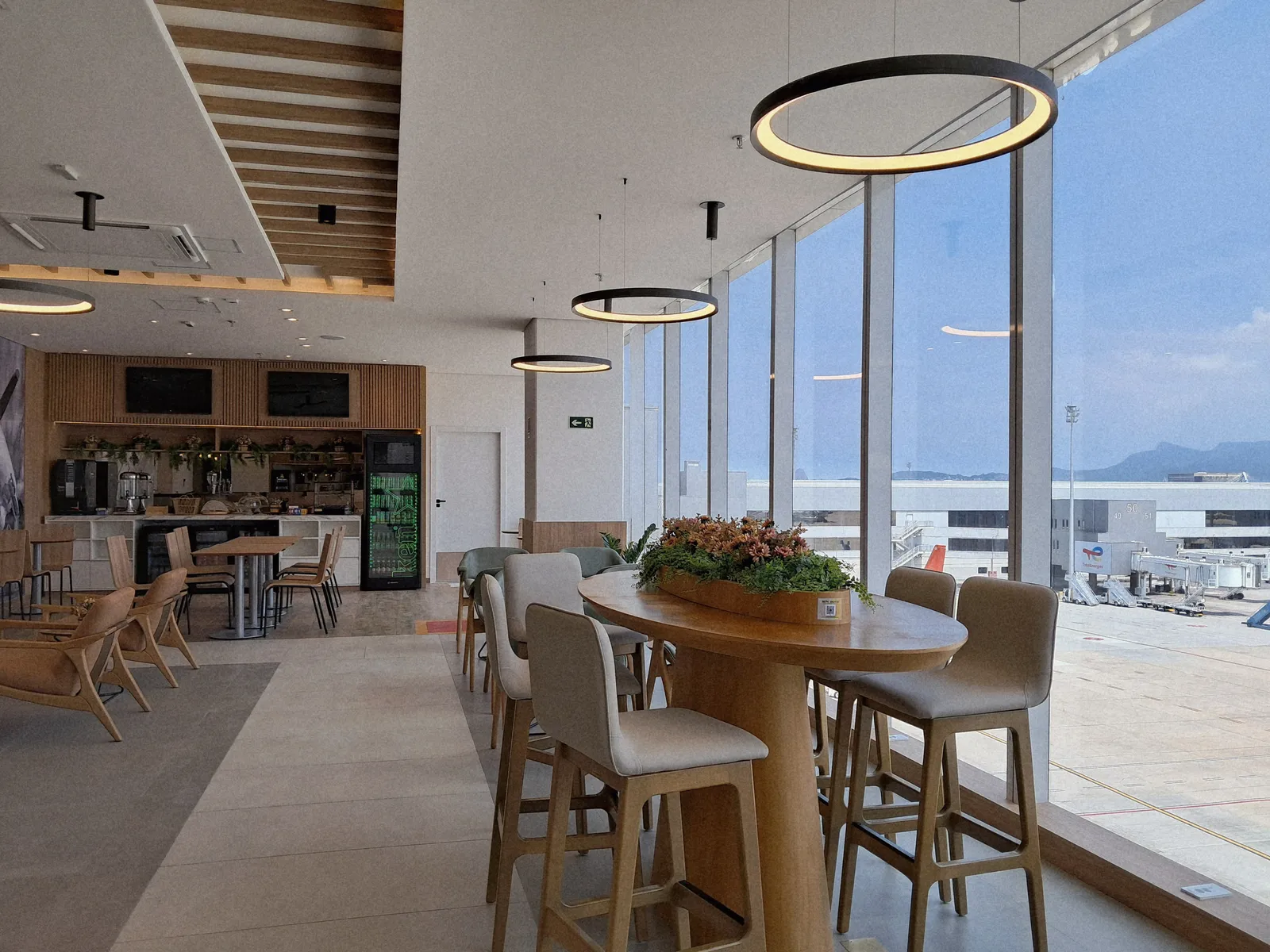 Flybondi by Global Lounge Network, Аэропорт Галеан имени Антониу Карлуса Жобина: фото 2 из 3