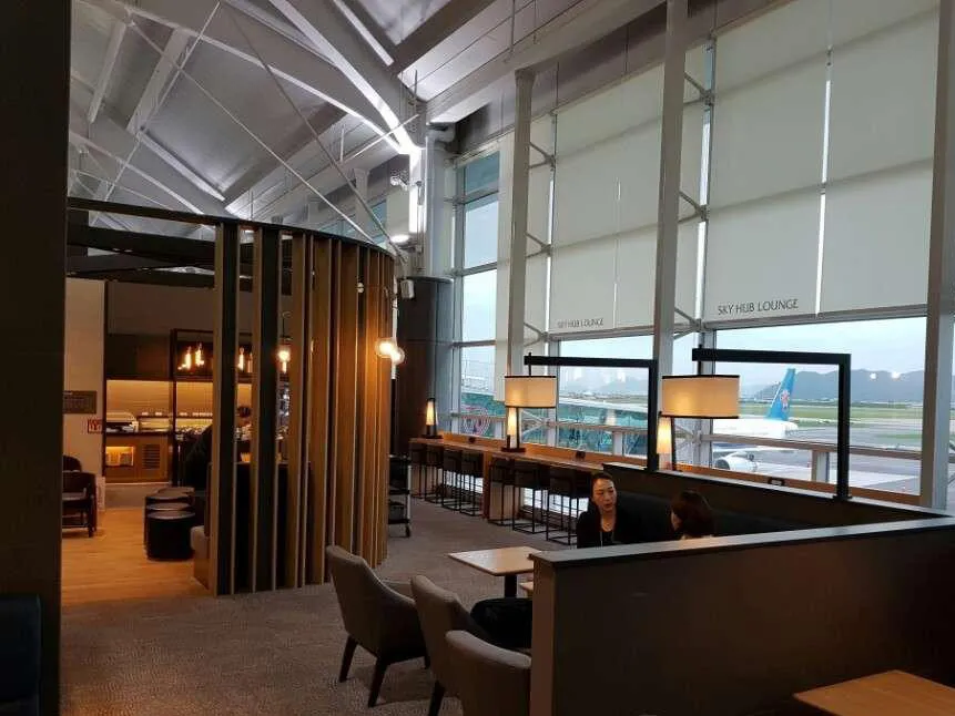 Sky Hub Lounge East Wing, Кимхэ: фото 1 из 3
