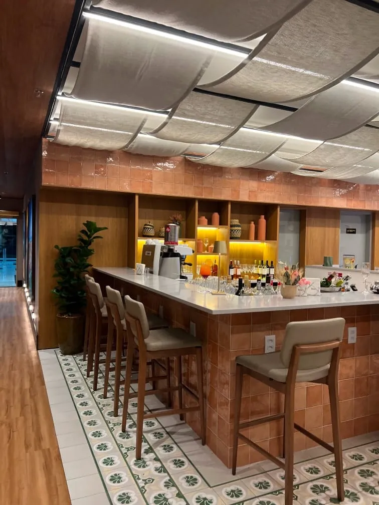 W Premium Lounge Recife Frevo, Аэропорт Ресифи Гуарарапис имени Жилберту Фрейре: фото 2 из 2