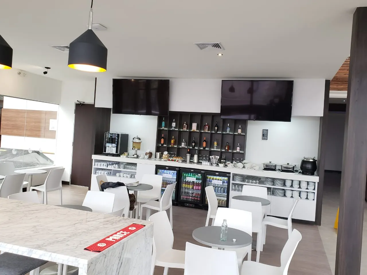 The Lounge Medellin International, Аэропорт имени Хосе Мария Кордовы: фото 2 из 3