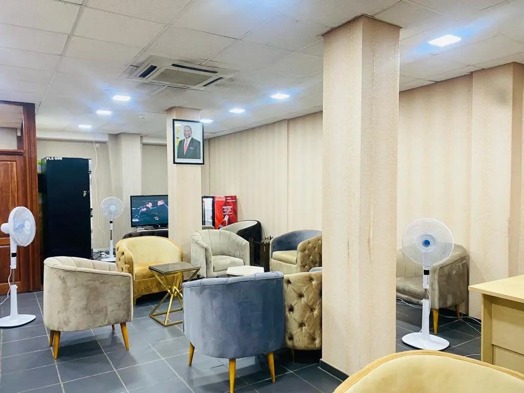 Khami Lounge, Аэропорт имени Джошуа Мкабуко Нкомо: фото 1 из 3