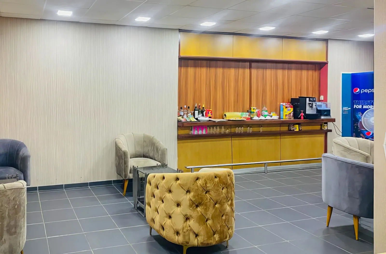Khami Lounge, Аэропорт имени Джошуа Мкабуко Нкомо: фото 2 из 3