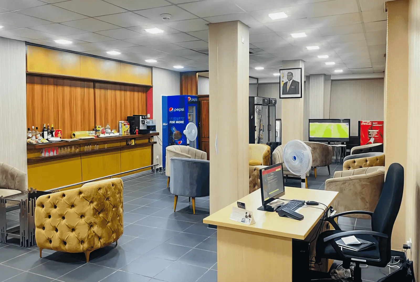 Khami Lounge, Аэропорт имени Джошуа Мкабуко Нкомо: фото 3 из 3