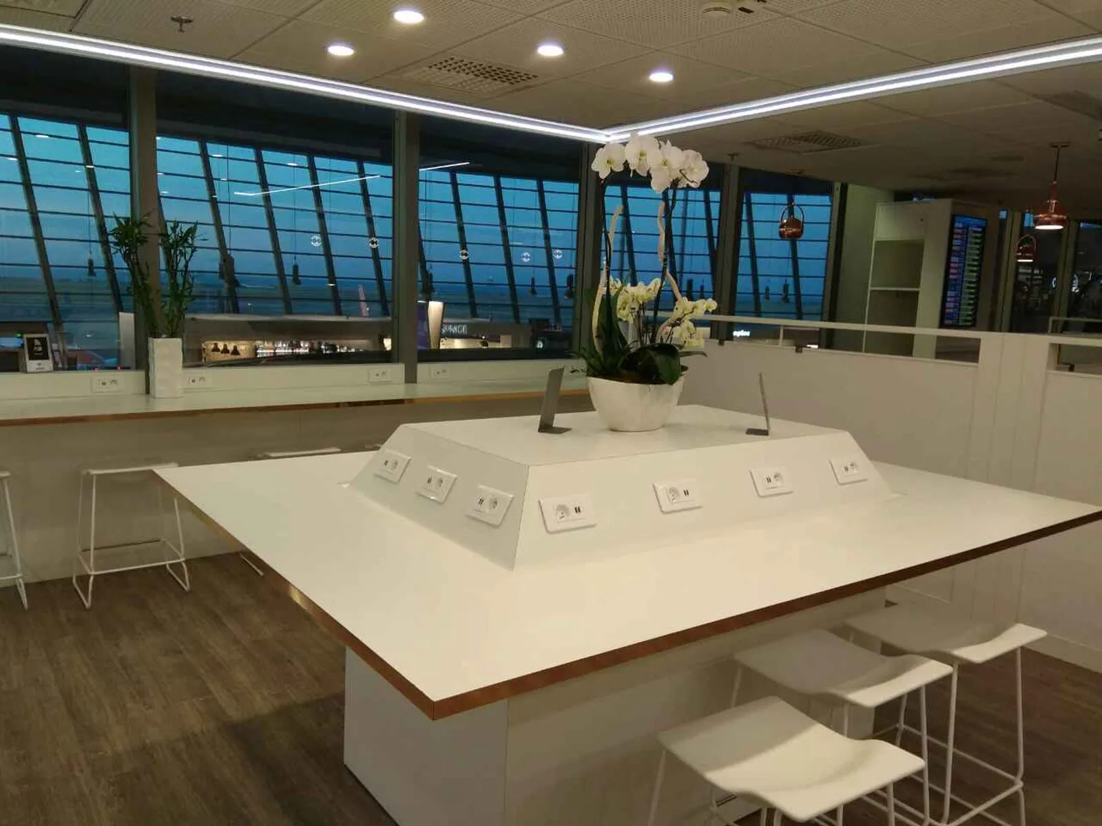The Infinity Lounge, Ницца Лазурный Берег: фото 2 из 3