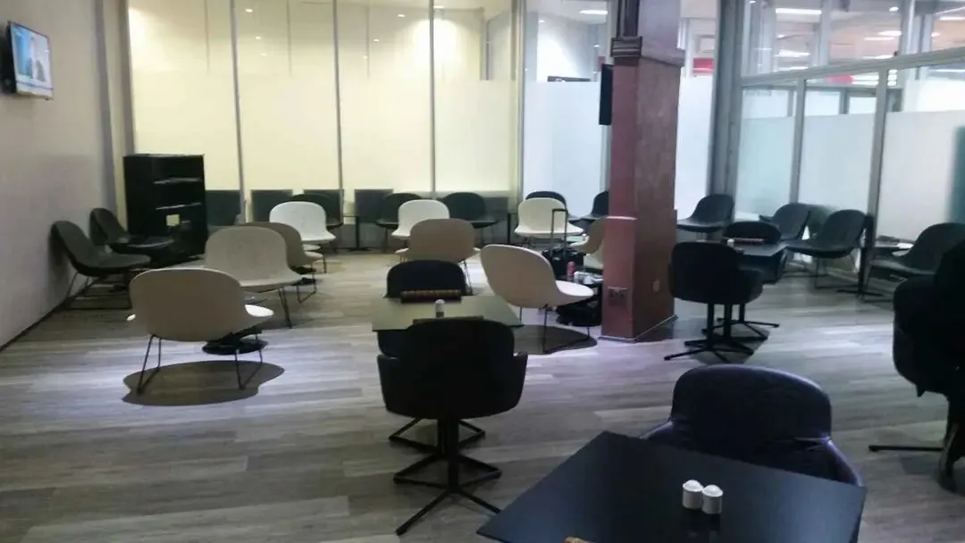 Gabfol Lounge, Ннамди Азикиве: фото 1 из 1