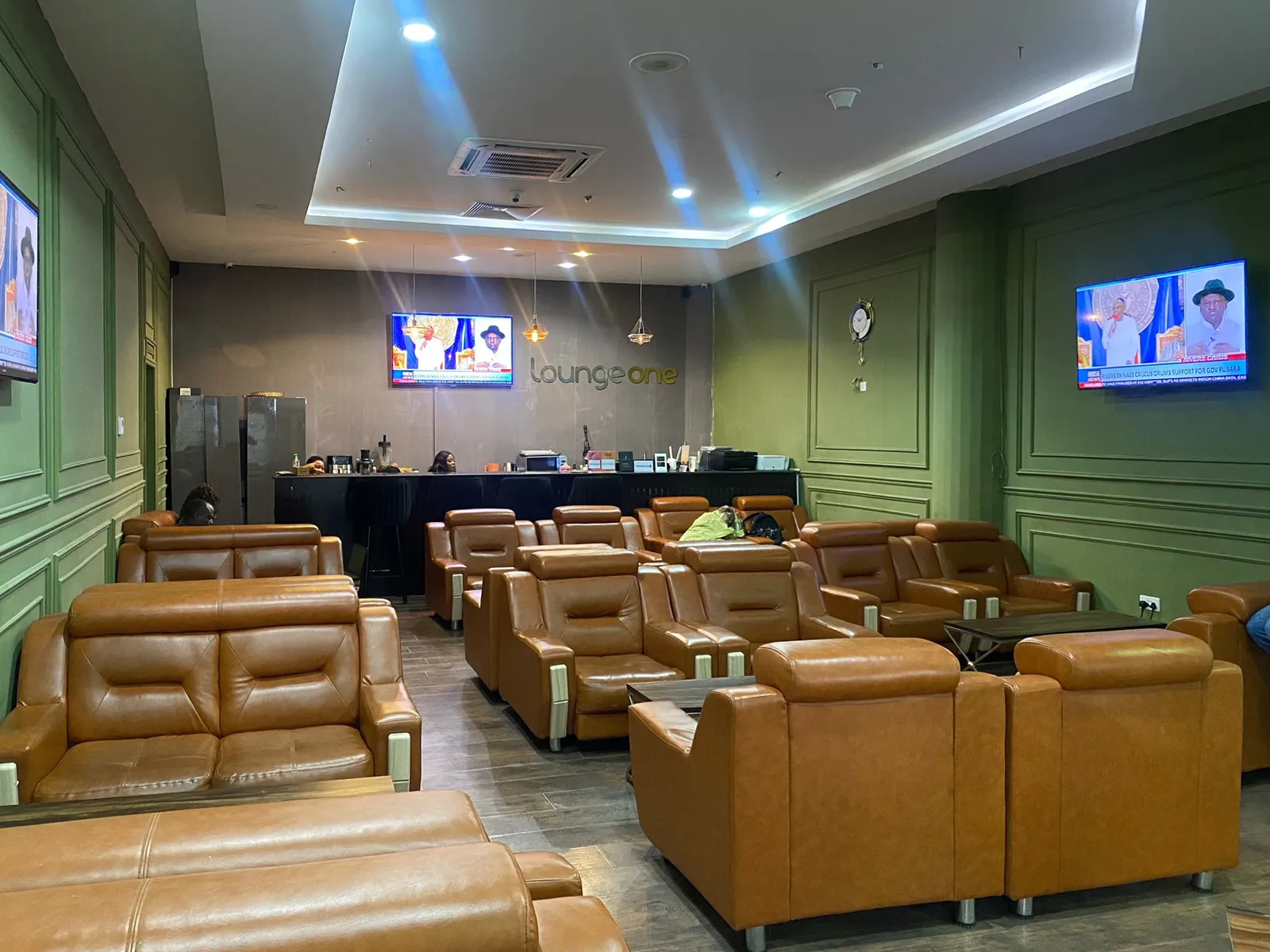 Lounge One, Ннамди Азикиве: фото 3 из 3