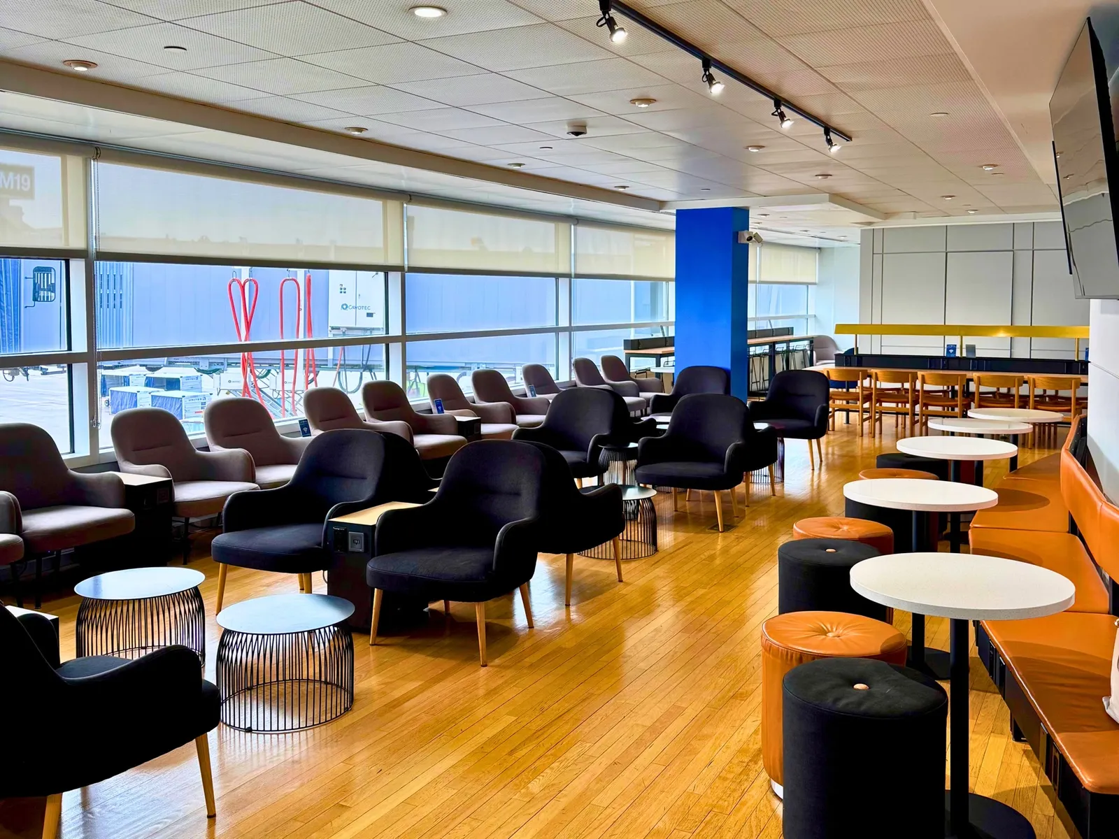 Wingtips Lounge Chicago, О’Хара: фото 1 из 3