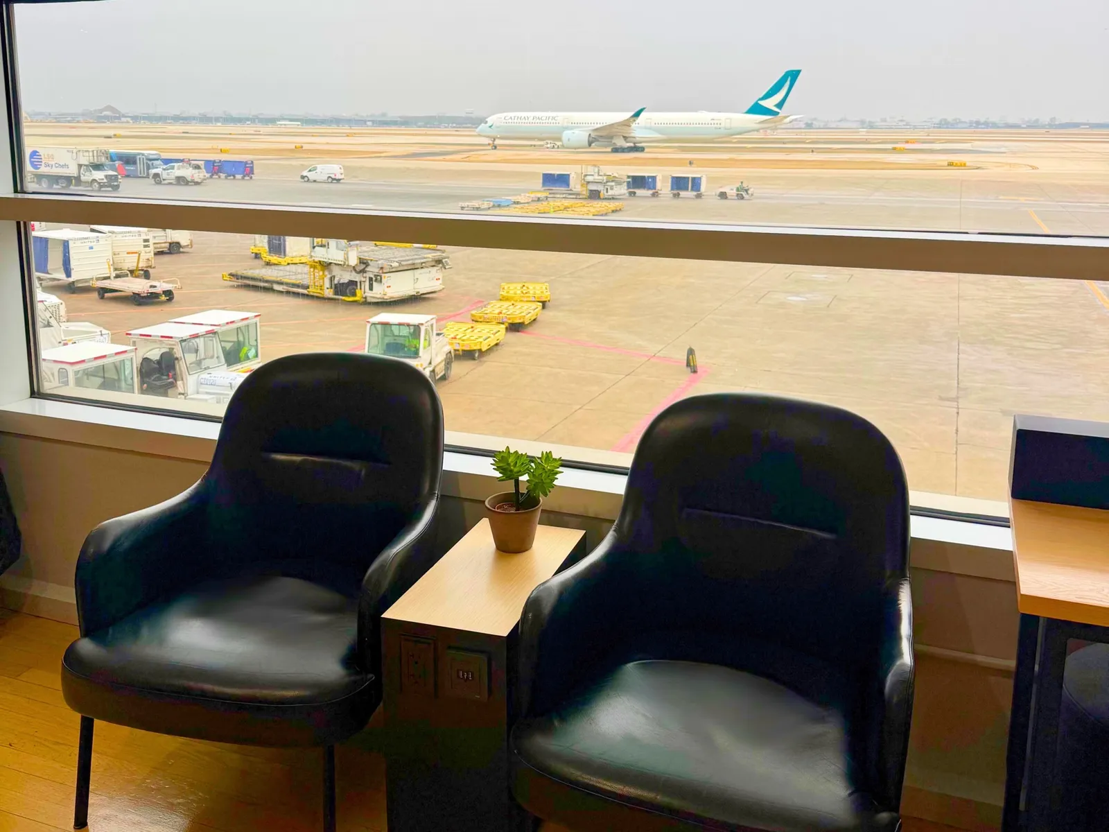 Wingtips Lounge Chicago, О’Хара: фото 3 из 3