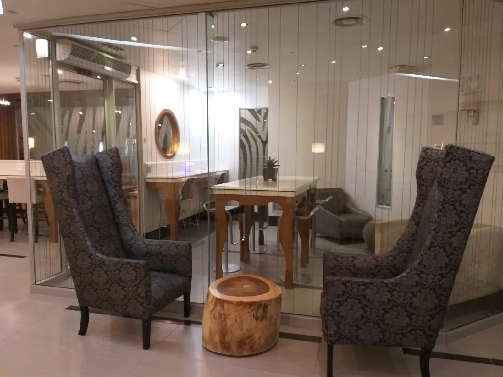 Mashonzha Lounge, О. Р. Тамбо: фото 3 из 3