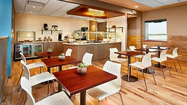Escape Lounge, Теодор Франси Грин: фото 2 из 3