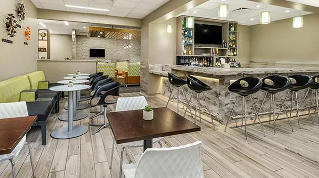 Escape Lounge - Терминал A, Сакраменто: фото 2 из 3