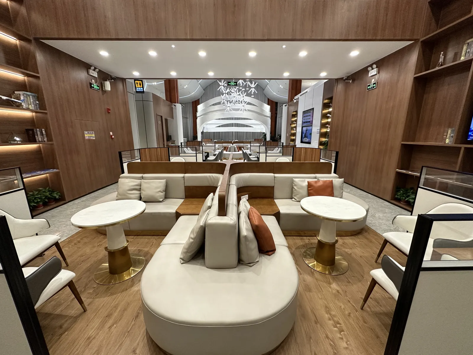 V3 First Class Lounge, Санья Феникс: фото 1 из 3