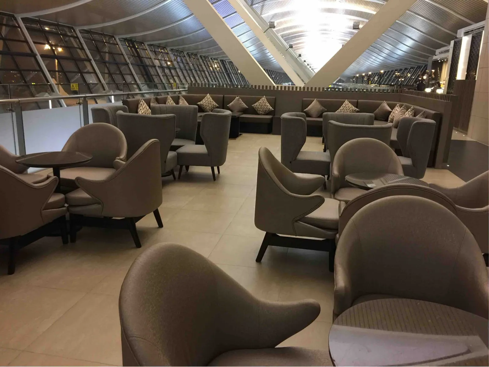 No. 77 China Eastern Lounge, Пудун: фото 2 из 3
