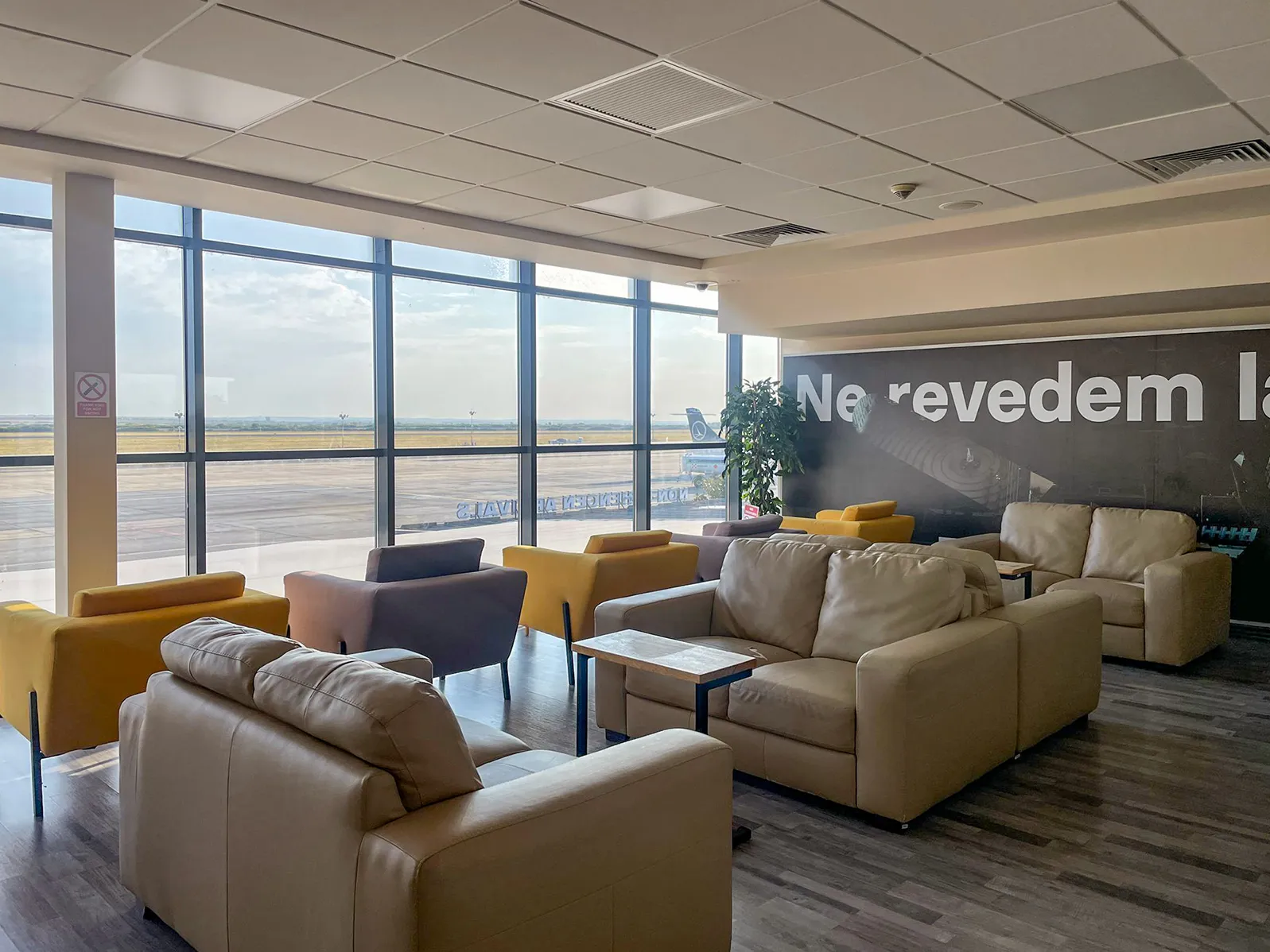 Non-Schengen Business Lounge, Аэропорт имени Траяна Вуя: фото 3 из 3