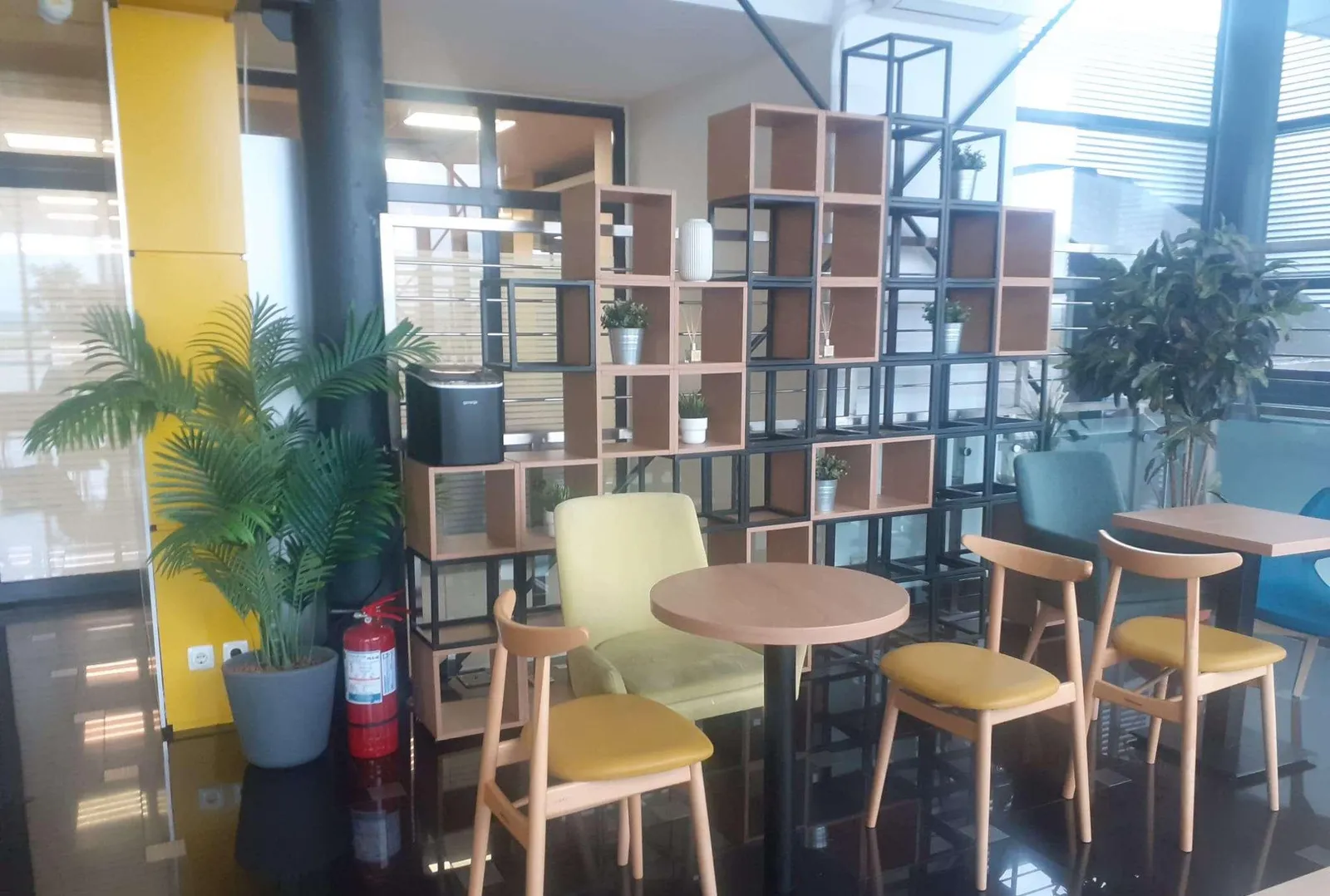 Schengen Business Lounge, Аэропорт имени Траяна Вуя: фото 3 из 3