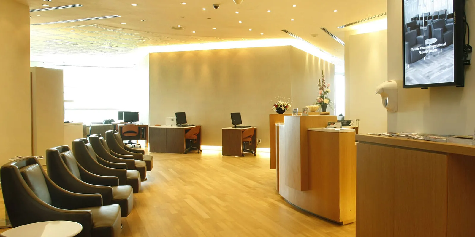 Plaza Premium Lounge, Аэропорт Торонто имени Лестера Б. Пирсона: фото 1 из 3
