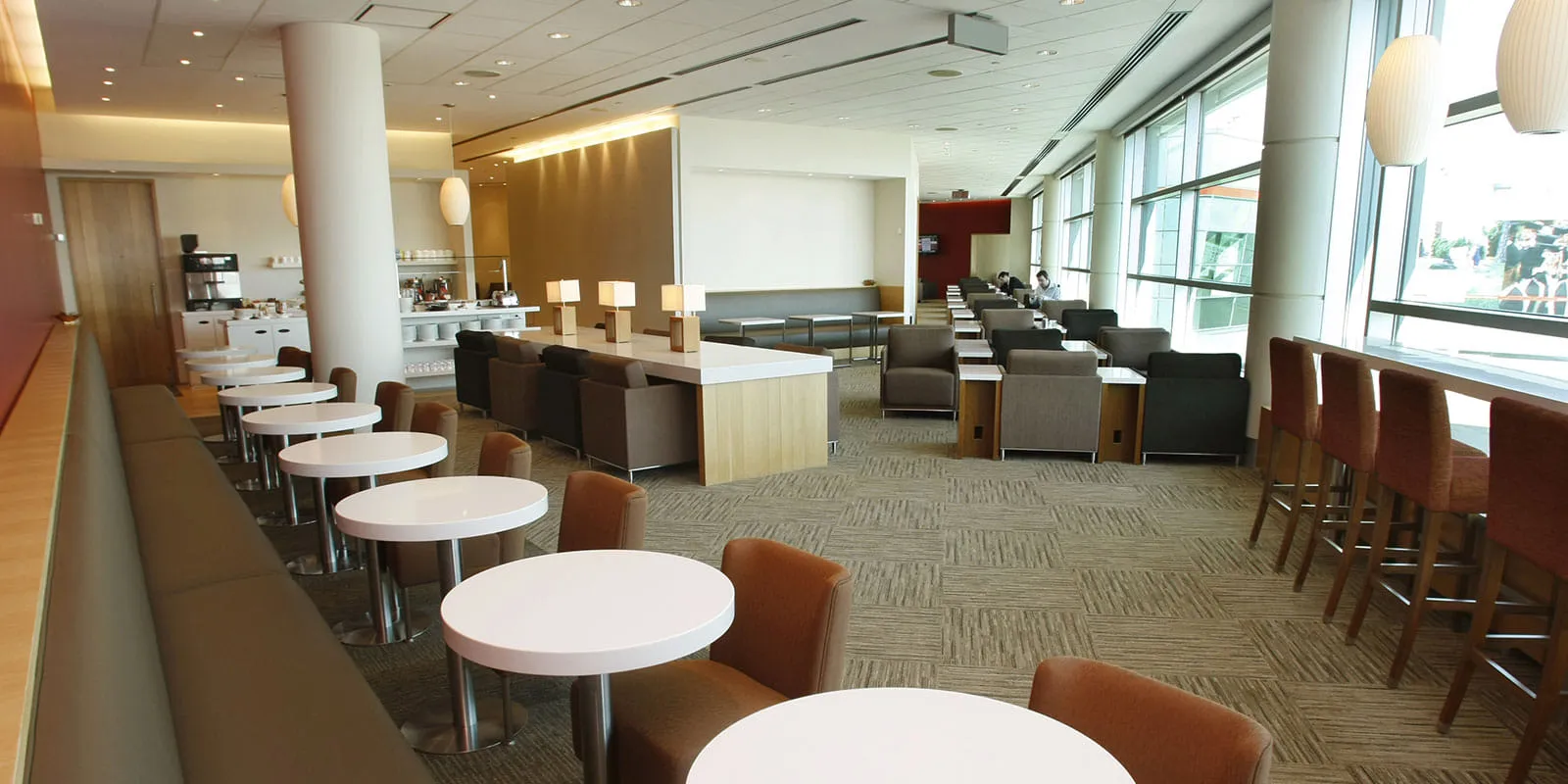Plaza Premium Lounge, Аэропорт Торонто имени Лестера Б. Пирсона: фото 3 из 3
