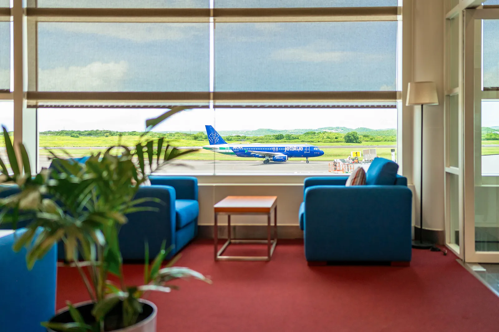 CIP Lounge, Аэропорт имени В. К. Бёрда: фото 1 из 2