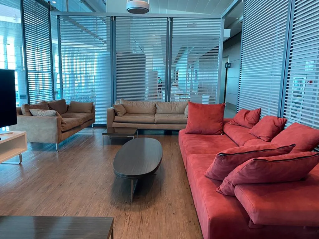Converse Bank Business Lounge, Звартноц: фото 1 из 4