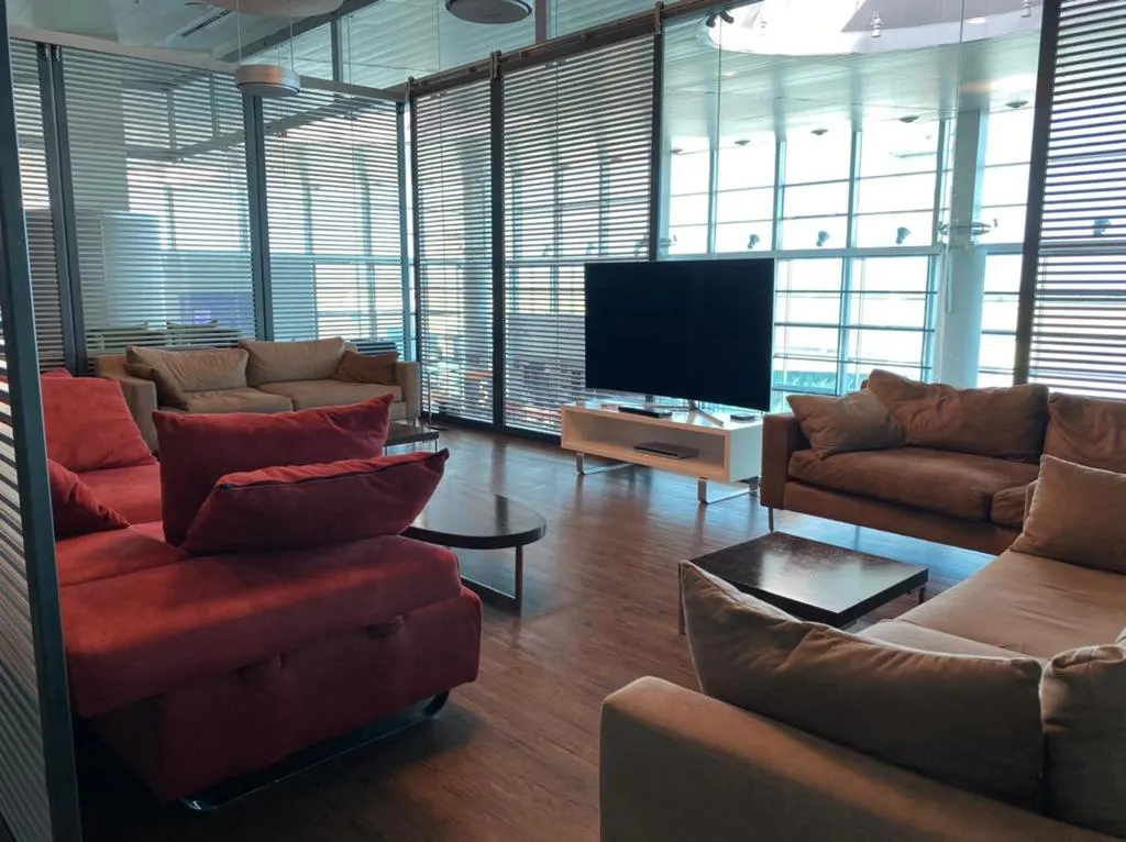 Converse Bank Business Lounge, Звартноц: фото 2 из 4