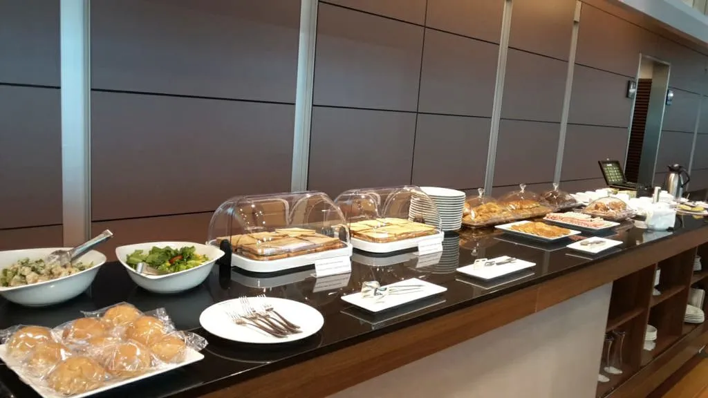 Converse Bank Business Lounge, Звартноц: фото 4 из 4